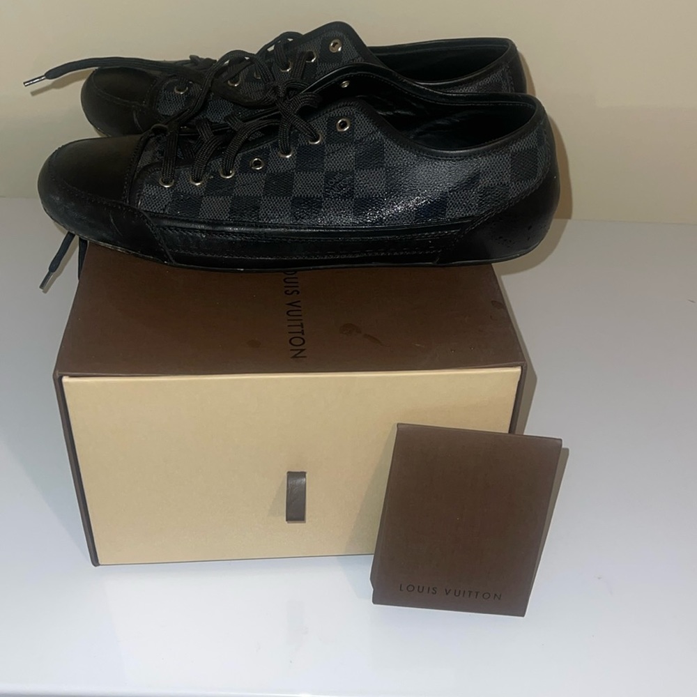 AUTHENTIC MEN LOUIS VUITTON SNEAKERS